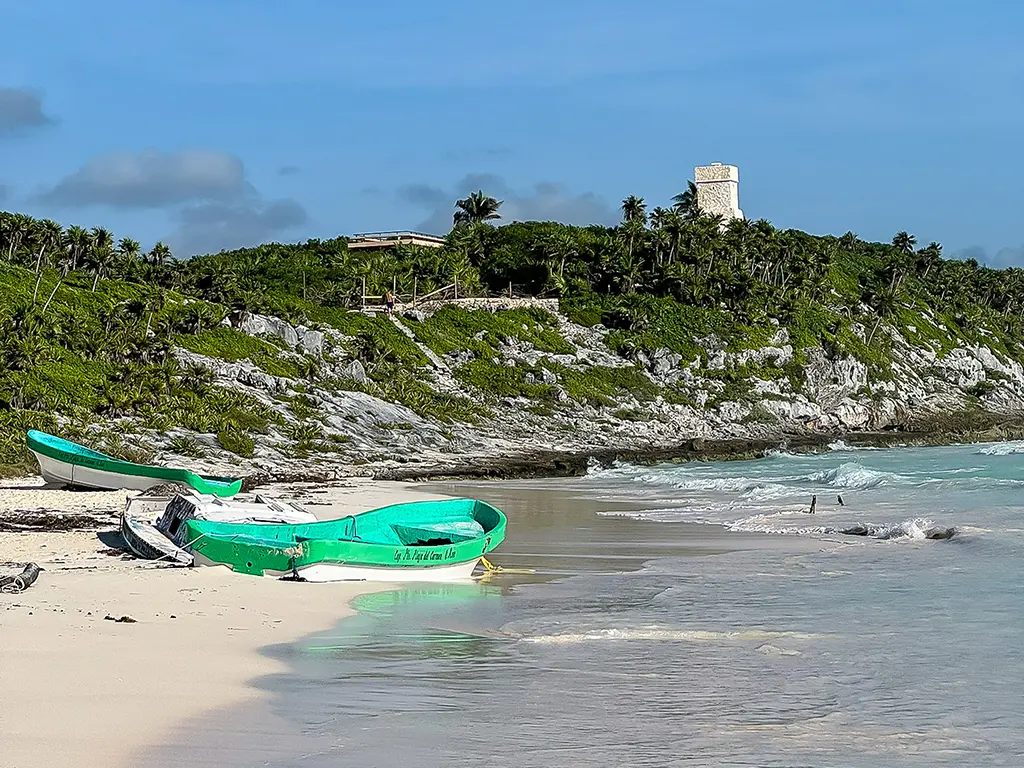 Bateau en bord de plage